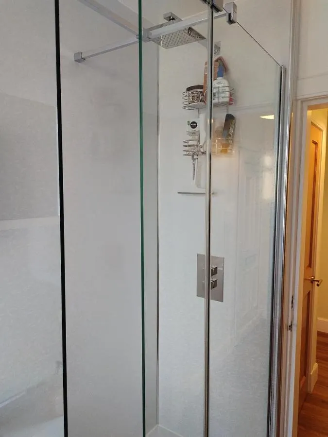 The Amazing Iona Street - 2 Bedroom Free Parking Edinburgh Apartment